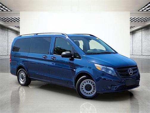 2016 Mercedes-Benz Metris Base