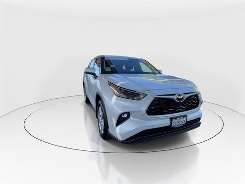 2025 Toyota Highlander LE