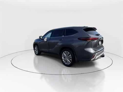 2024 Toyota Highlander Hybrid Platinum