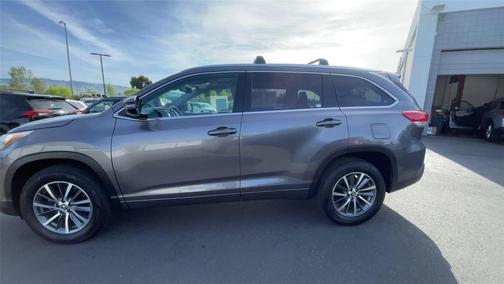 Predawn Gray Mica 2018 Toyota Highlander XLE