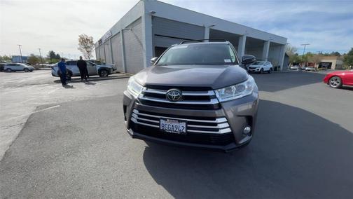 Predawn Gray Mica 2018 Toyota Highlander XLE