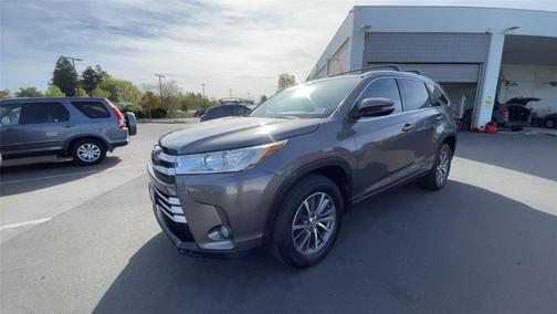 Predawn Gray Mica 2018 Toyota Highlander XLE