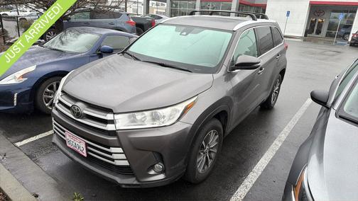 Predawn Gray Mica 2018 Toyota Highlander XLE