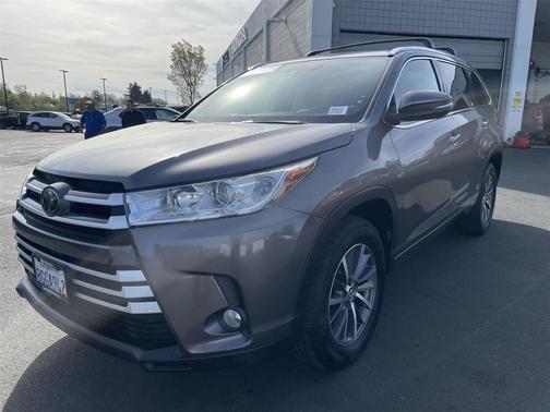 Predawn Gray Mica 2018 Toyota Highlander XLE