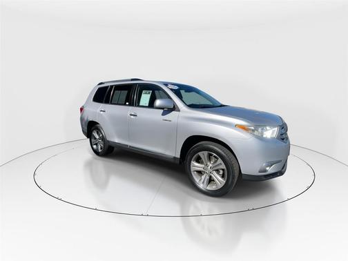 Classic Silver Metallic 2011 Toyota Highlander Limited