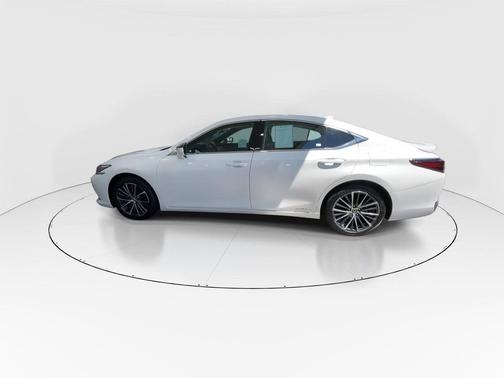 2022 Lexus ES 300h Base