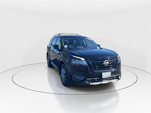 2022 Nissan Pathfinder SL 2WD