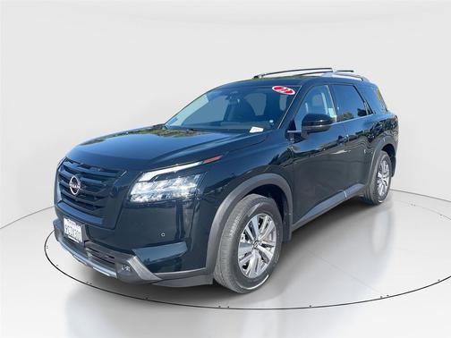 2022 Nissan Pathfinder SL 2WD