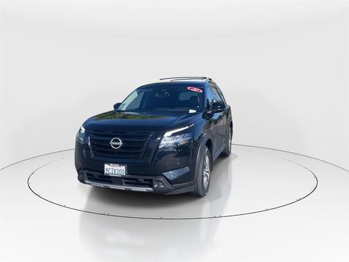 2022 Nissan Pathfinder SL 2WD