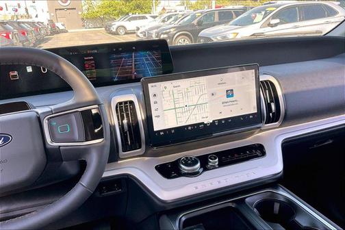 Star White Metallic Tri-Coat 2026 Ford Expedition Max Active 4x4
