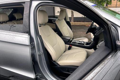 Iconic Silver Metallic 2023 Ford Edge Titanium