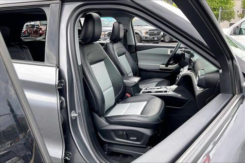 Carbonized Gray Metallic 2022 Ford Explorer XLT
