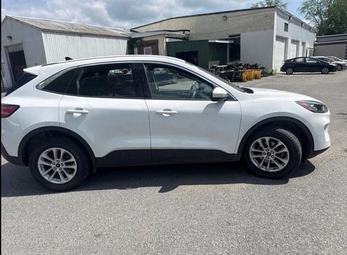 Oxford White 2020 Ford Escape SE