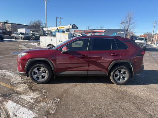 2022 Toyota RAV4 XLE