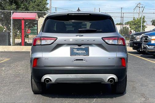 Iconic Silver Metallic 2021 Ford Escape SE