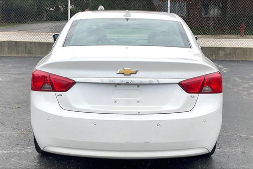 Iridescent Pearl Tricoat 2017 Chevrolet Impala 1LT