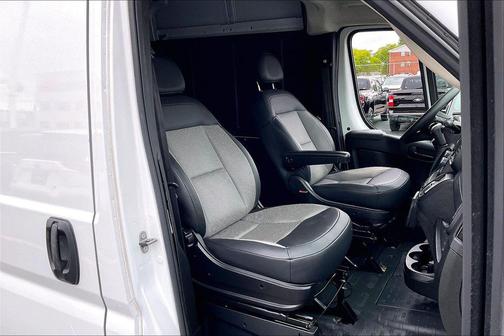 Bright White Clearcoat 2025 RAM ProMaster 2500 Tradesman