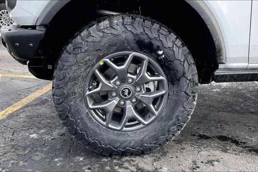 Oxford White 2025 Ford Bronco Badlands