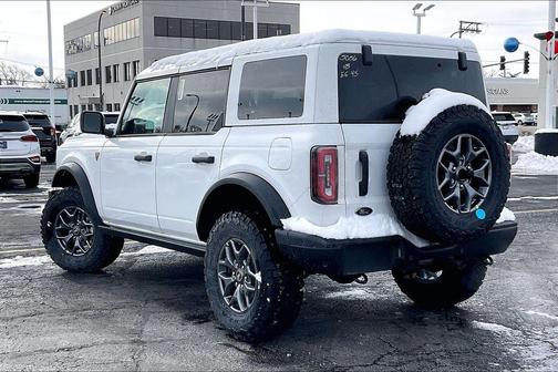 Oxford White 2025 Ford Bronco Badlands