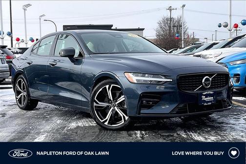 2024 Volvo S60 B5 Plus Dark Theme