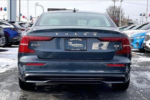 2024 Volvo S60 B5 Plus Dark Theme