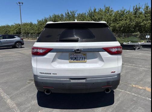 Iridescent Pearl Tricoat 2020 Chevrolet Traverse RS