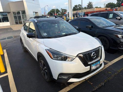 Aspen White/Super Black 2020 Nissan Kicks SR