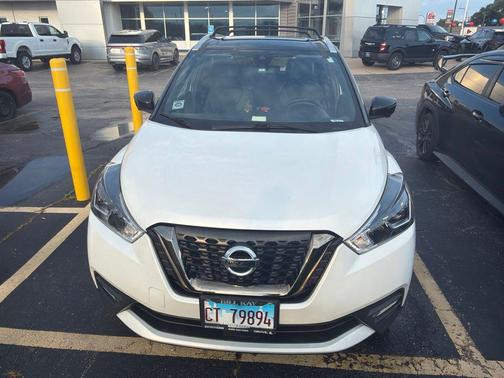 Aspen White/Super Black 2020 Nissan Kicks SR