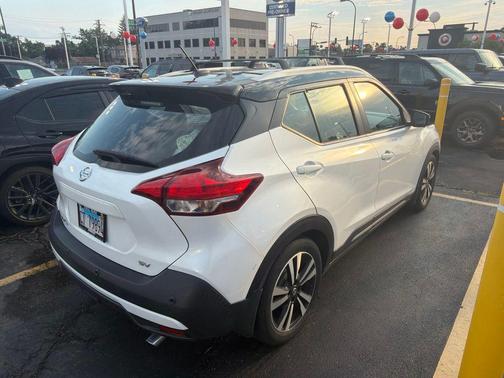 Aspen White/Super Black 2020 Nissan Kicks SR