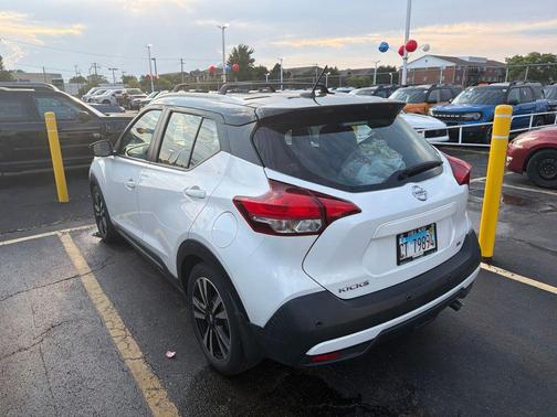 Aspen White/Super Black 2020 Nissan Kicks SR