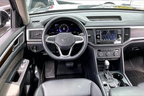 Deep Black 2023 Volkswagen Atlas 2.0T SE
