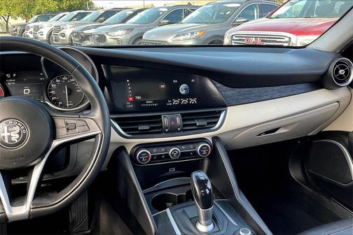 2019 Alfa Romeo Giulia Base