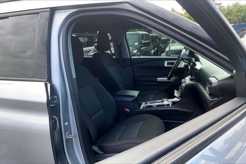Iconic Silver Metallic 2023 Ford Explorer XLT