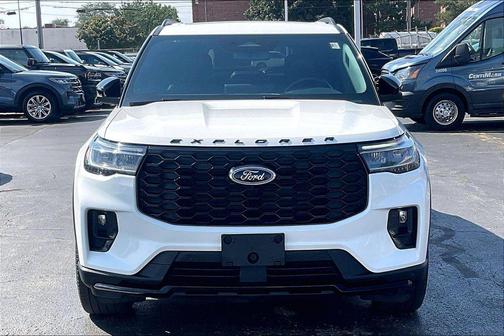 Star White Metallic Tri-Coat 2025 Ford Explorer ST-Line