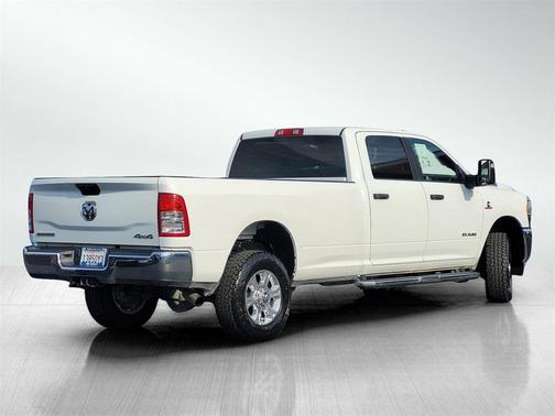 2024 RAM 2500 Big Horn Crew Cab 4x4 8' Box