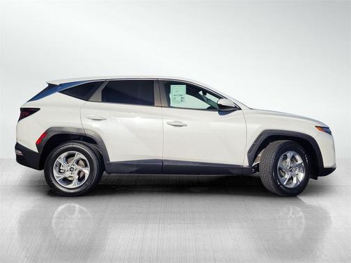 2022 Hyundai TUCSON SE