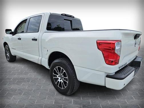 2023 Nissan Titan SV