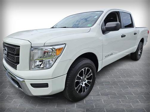 2023 Nissan Titan SV