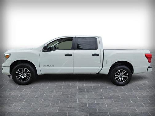 2023 Nissan Titan SV