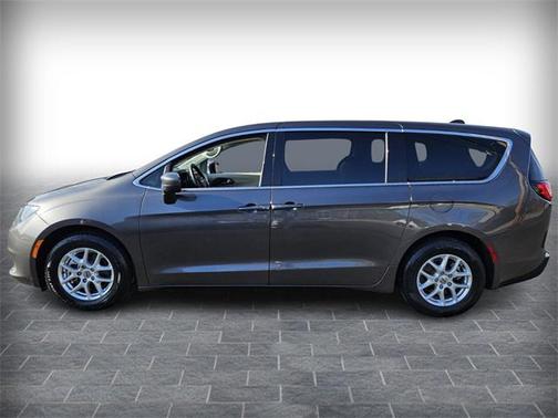 2021 Chrysler Voyager LX