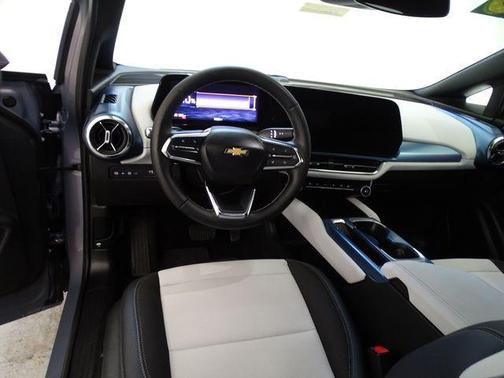 2025 Chevrolet Equinox EV LT 2