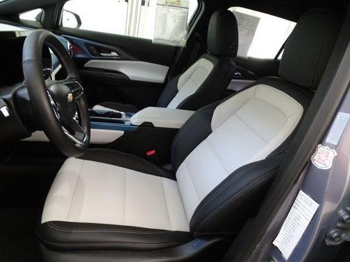 2025 Chevrolet Equinox EV LT 2