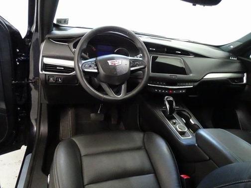 2022 Cadillac XT4 Premium Luxury