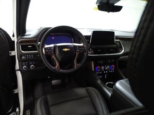 Iridescent Pearl Tricoat 2024 Chevrolet Suburban High Country