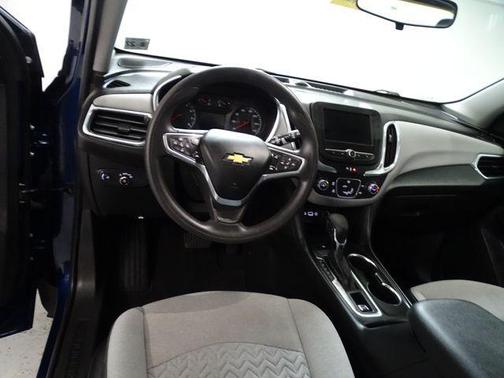 Blue Glow Metallic 2022 Chevrolet Equinox LS