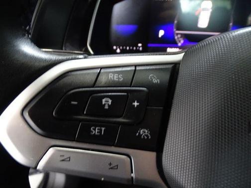Deep Black Pearl Effect 2024 Volkswagen Jetta 1.5T Sport