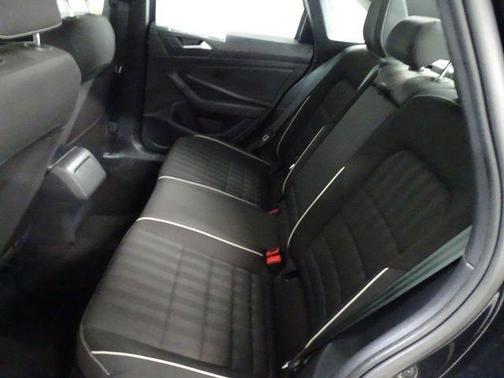 Deep Black Pearl Effect 2024 Volkswagen Jetta 1.5T Sport