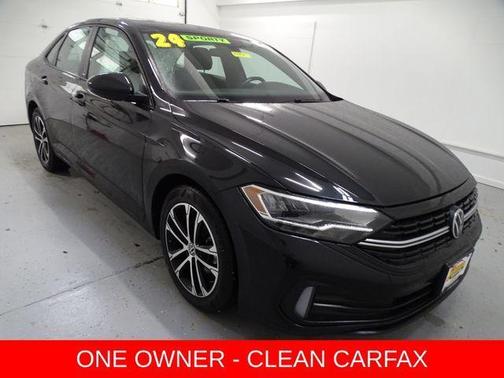 Deep Black Pearl Effect 2024 Volkswagen Jetta 1.5T Sport