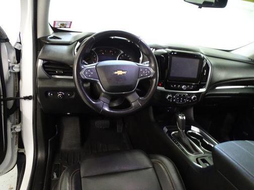Iridescent Pearl Tricoat 2019 Chevrolet Traverse LT Leather