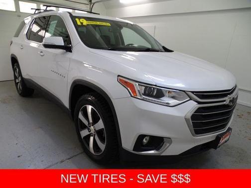 Iridescent Pearl Tricoat 2019 Chevrolet Traverse LT Leather